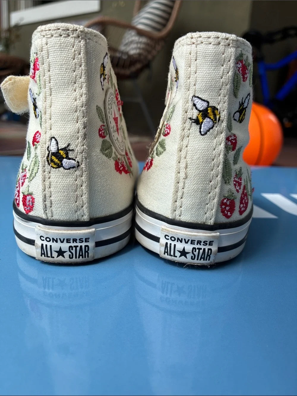 Converse Kids Cream High-Top Sneakers with Bee & Strawberry Embroidery